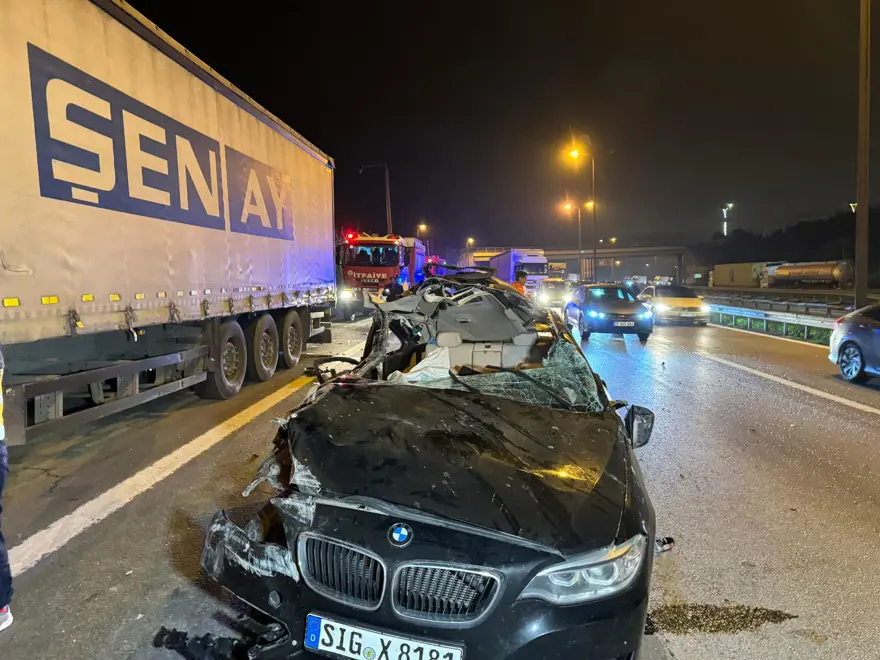 Anadolu Otoyolu’nda otomobil TIR'a çarptı: 1 ölü, 2 yaralı 2