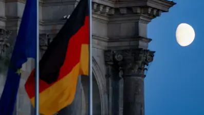 Berlin'de araç kalabalığa daldı: Çok sayıda yaralı var