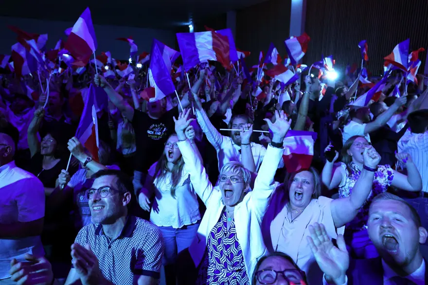 Fransa'da sandıktan aşırı sağ çıktı: "Macron'un kaybettiği bahis" 8