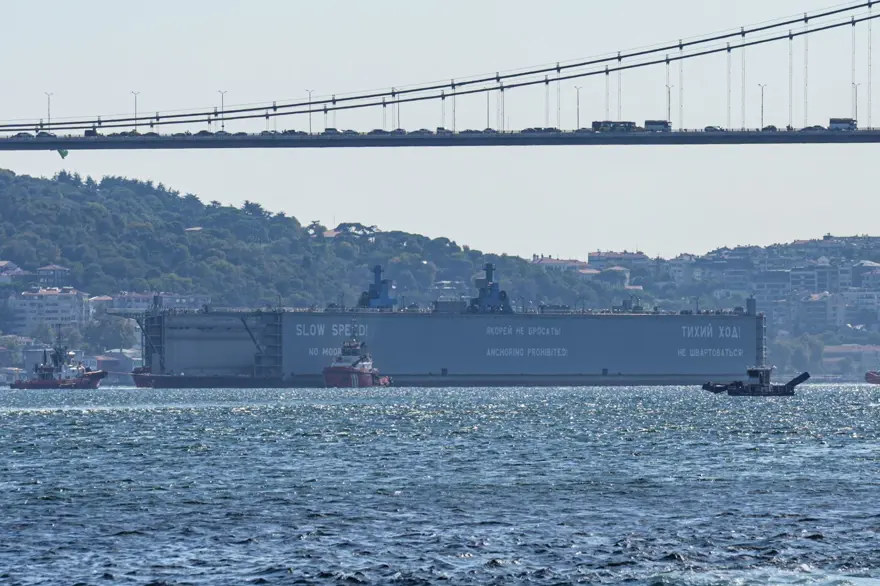 Dev yüzer havuz yeniden İstanbul Boğazı'nda 12