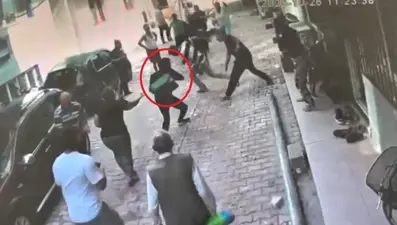 Hatay'da park kavgası... Kaldırım taşıyla saldırdı