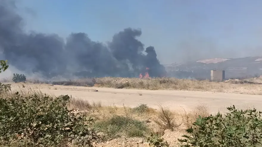 Mersin'de eski kağıt fabrikası alanında yangın 1