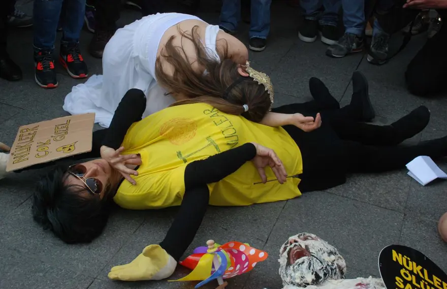 Kadıköy'de nükleer karşıtı eylem 9