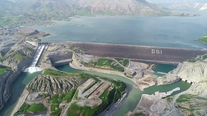 Ilısu Barajı'nda ilk türbin test amaçlı döndürüldü 