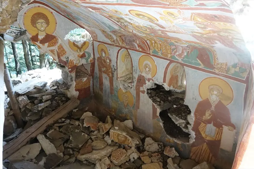 Sümela Manastırı'nın kayalıklarındaki saklı şapel restore edilecek 12