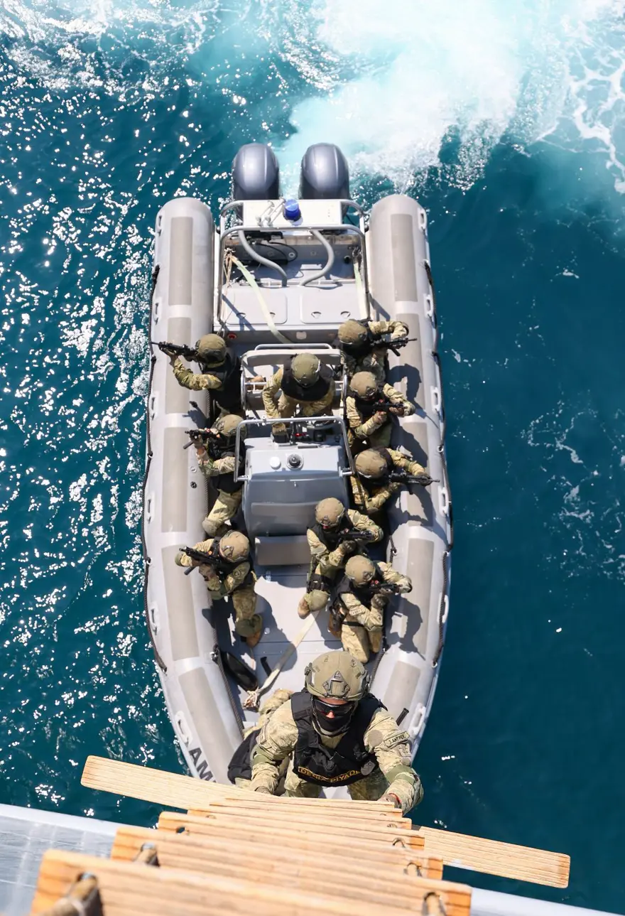 Amfibi Hücum Timleri'nden gövde gösterisi 24