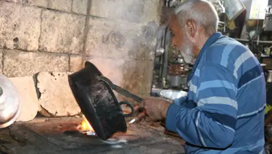 Şanlıurfalı usta, 75 yıldır mesleğini aşkla sürdürüyor