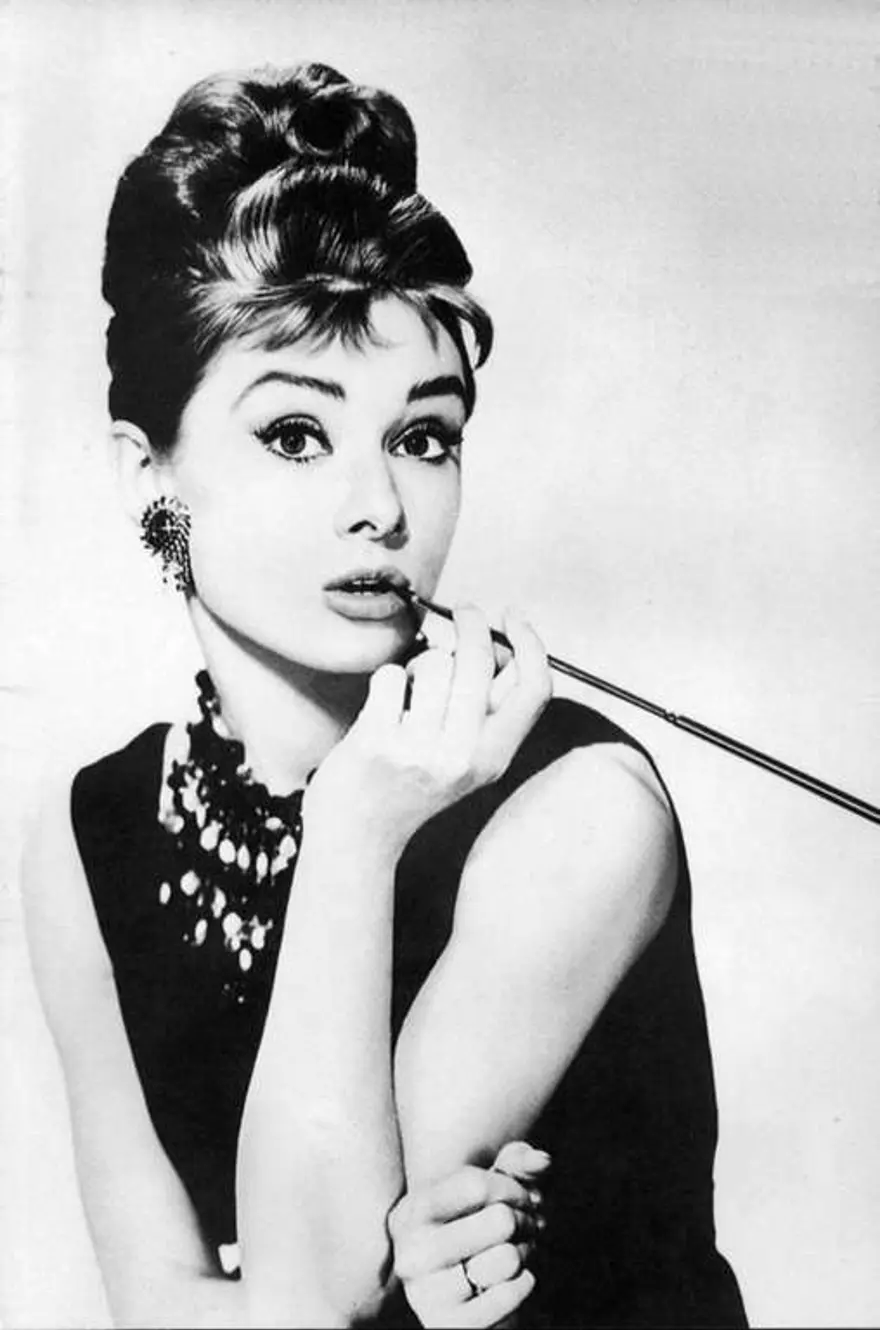 Audrey Hepburn (1929-1993) İngiliz aktris ve yardımsever 8