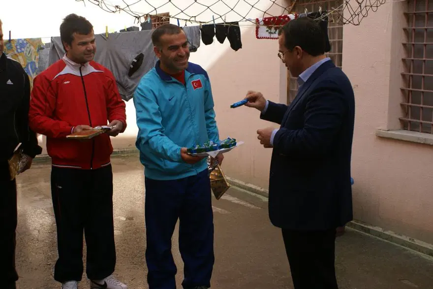 Bakan'dan mahkumlara tespih 3