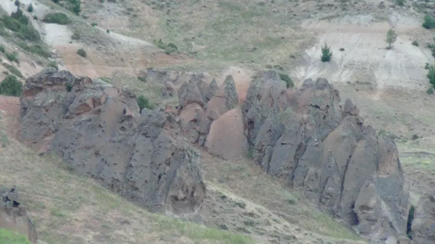 Burası Kapadokya değil! Kars'ın "peri bacaları" 