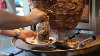 Artvin'in kuzu dönerinin Rize'den kavanozlarla yolculuğu