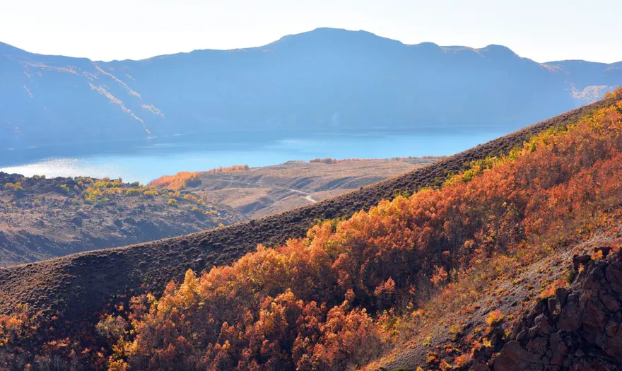 Nemrut Krater Gölü’nde sonbahar güzelliği eşliğinde çevre temizliği 1