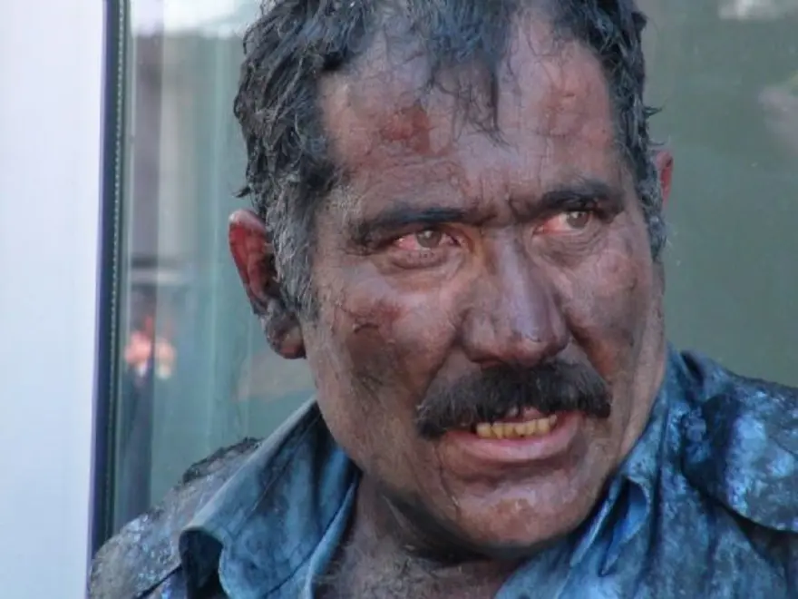 Gözünü kırpmadan ateşe daldı 7 Gözünü kırpmadan ateşe daldı 7