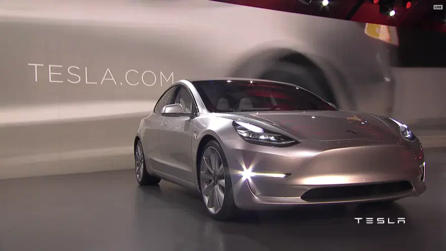 Tesla Model 3 görücüye çıktı 40