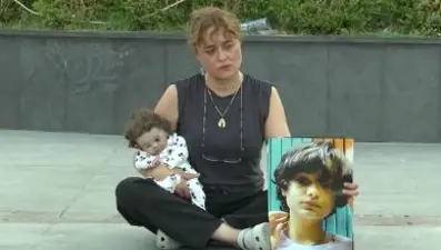 Mattia Ahmet Minguzzi'nin annesinden Bakırköy Meydanı'nda oturma eylemi