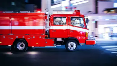 Tokyo'da bina yangını: 2 kişi yaralandı