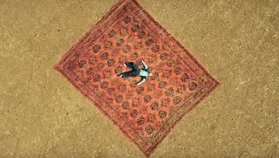 Mabel Matiz'den 'halı tarlası' üzerinde klip