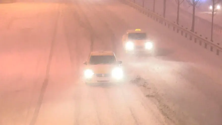 Kar yağışı İstanbul'u etkisi altına aldı 15 Kar yağışı İstanbul'u etkisi altına aldı 15