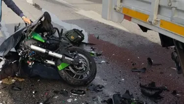 Çorum'da kamyona çarpan motosikletin sürücüsü öldü
