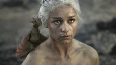 Emilia Clarke: Çıplaklık hakkında soru sormadıkları sürece sorun yok