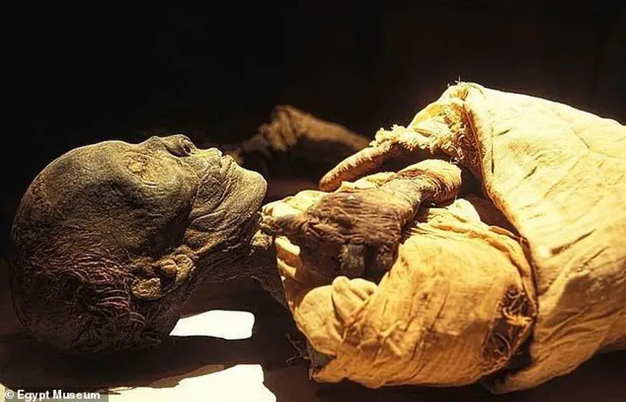 TUTANKHAMUN'UN MEZARINA KIYASLA DAHA MÜTEVAZI 4 TUTANKHAMUN'UN MEZARINA KIYASLA DAHA MÜTEVAZI 4
