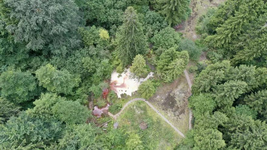 1800 rakımda, doğa tutkunlarının rotası: Kızıl renkteki suyu ilgi görüyor 3