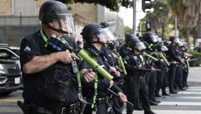 Trump bayrak yakanlar için hapis cezası istedi