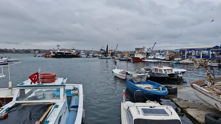 Marmara’dafırtına: Eğitim uçuşları iptal edildi, balıkçılar denize açılamadı 2 Marmara’dafırtına: Eğitim uçuşları iptal edildi, balıkçılar denize açılamadı 2