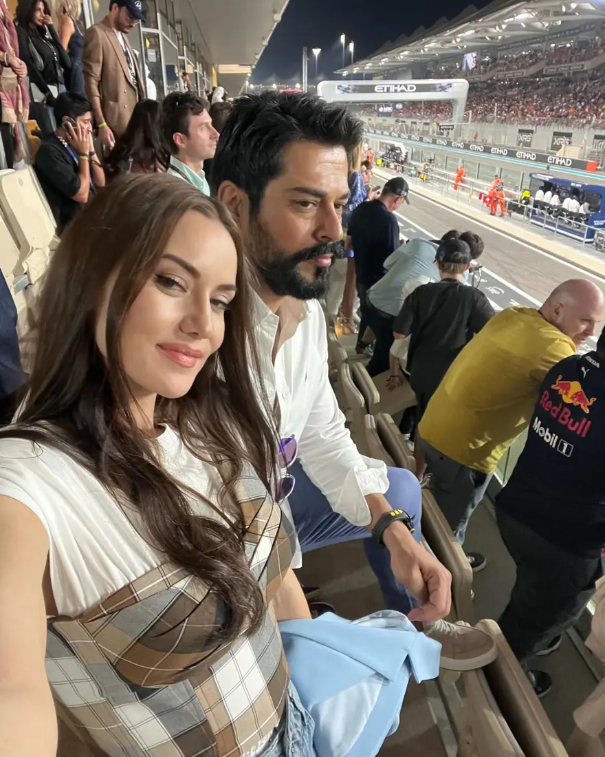 Fahriye Evcen ile Burak Özçivit, Formula 1 yarışları için Abu Dabi'de 