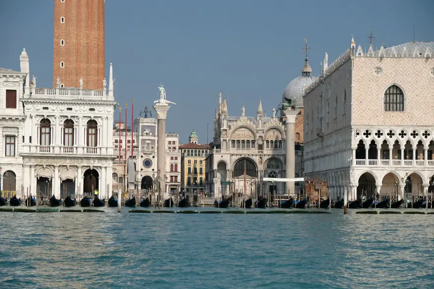 "KATI ÖNLEMLER ALMAZSANIZ BU VİRÜS DURDURULAMAZ" 9