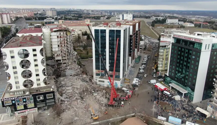 Hem kolonsuz hem izinsiz 8 Hem kolonsuz hem izinsiz 8