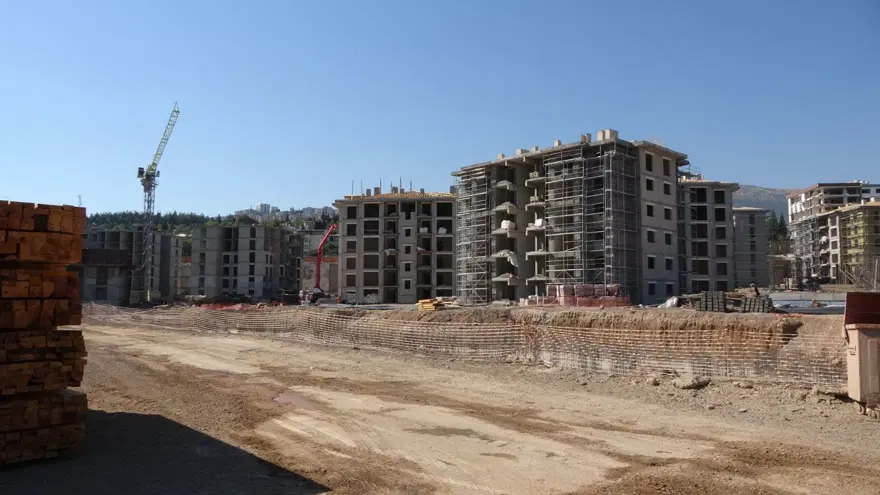 Bin 400 kişinin hayatını kaybettiği  Ebrar Sitesi'nde binalar yükseldi 7