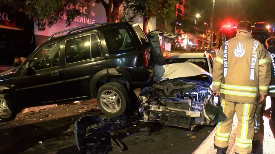 Beşiktaş'ta zincirleme kaza: Taraflar arasında tartışma çıktı 4