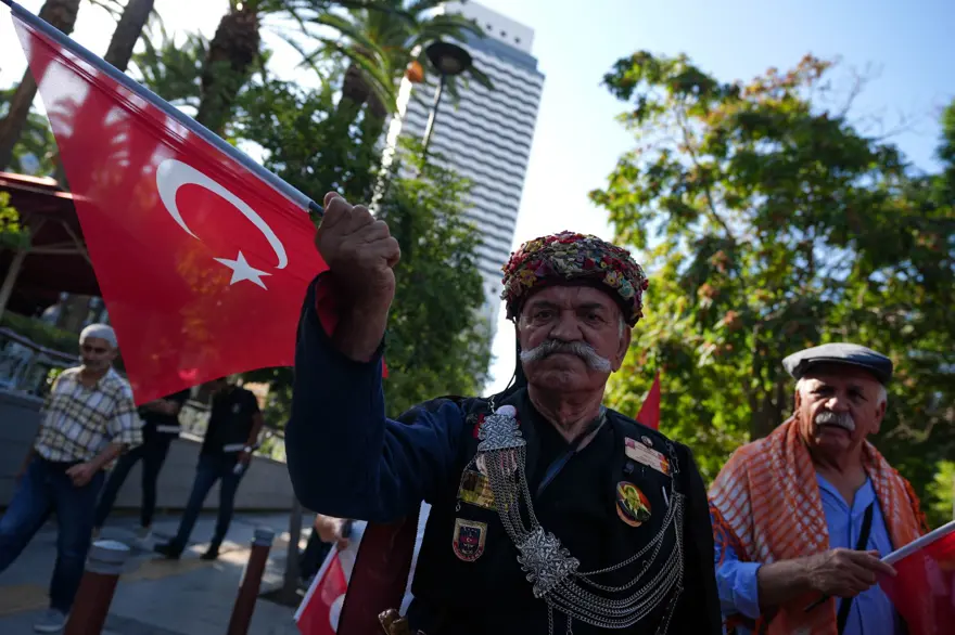 İzmir’de kurtuluş coşkusu: 102 yıl sonra aynıyolda zafer yürüyüşü 5