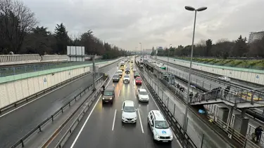 İstanbul'daki yağmur trafiği kilitledi