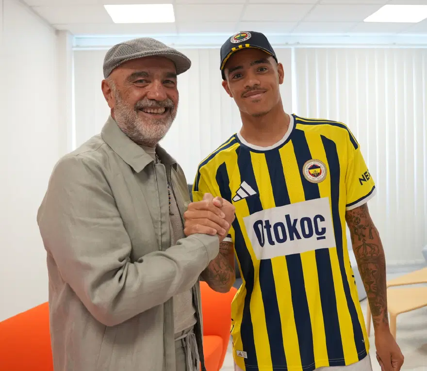 Fenerbahçe'nin yeni transferi Mason Greenwood, İstanbul'a geldi. Taraftarlardan coşkulu karşılama 3
