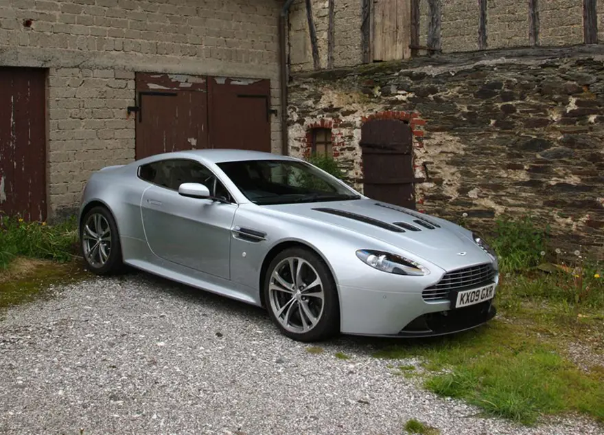 ASTON MARTIN 8 ASTON MARTIN 8