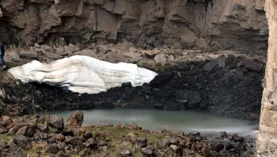 Her yıl sadece 1 ay akıyor: Doğa harikası şelaleye yoğun ilgi
