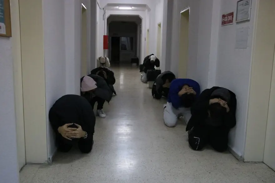 KYK yurtlarında eş zamanlı deprem tatbikatı 51