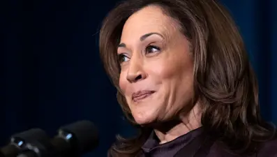 Kamala Harris, siyaset sahnesine geri mi dönüyor?