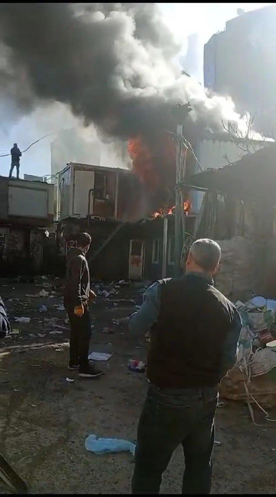 Maltepe'deki geri dönüşüm tesisinde yangın 