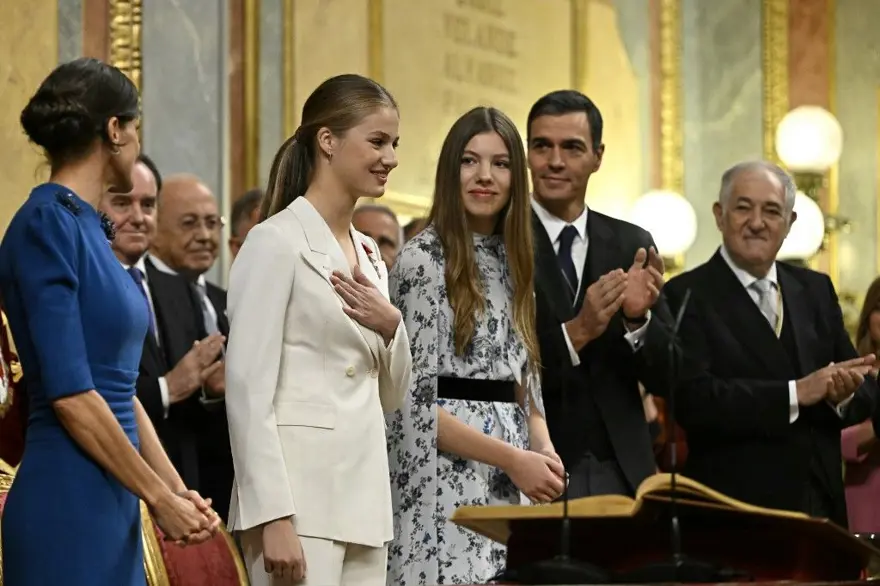 Bağlılık yemini eden Prenses Leonor artık resmen geleceğin kraliçesi 14 Bağlılık yemini eden Prenses Leonor artık resmen geleceğin kraliçesi 14