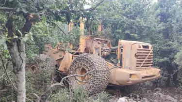 Devrilen greyderin sürücüsü hayatını kaybetti