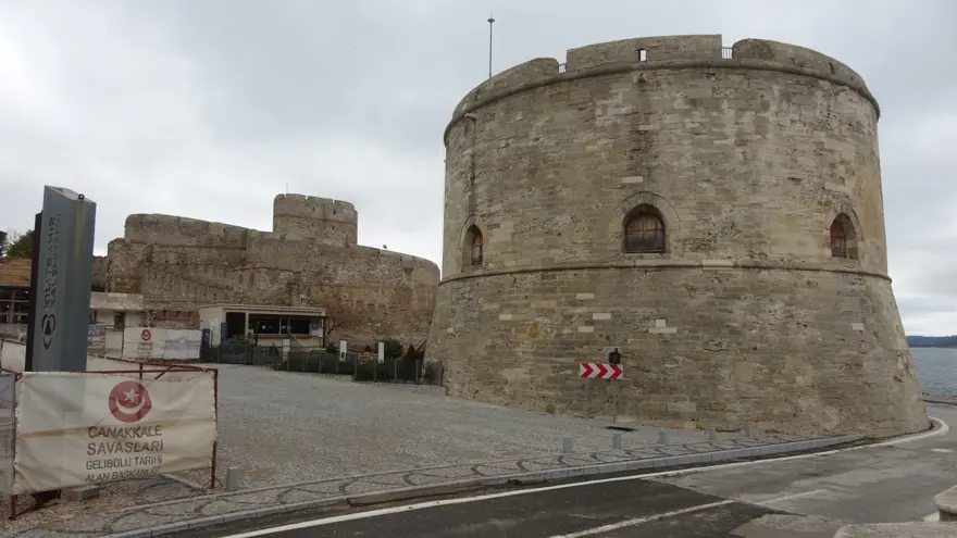Çanakkale’de, 252 yıllık tarihi Namazgah Tabyası'nın sur duvarları restore ediliyor 4 Çanakkale’de, 252 yıllık tarihi Namazgah Tabyası'nın sur duvarları restore ediliyor 4