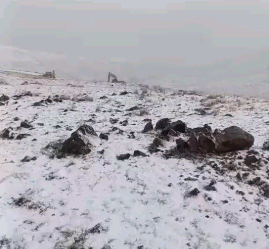 Türkiye'nin en yüksek yerleşim yerlerinden biri: Mevsimin ilk karı düştü