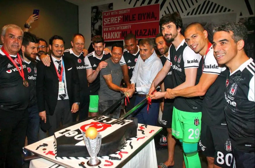 Şampiyon Beşiktaş kupasına kavuştu 8