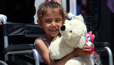 Çalınan tekerlekli sandalye yerine yenisi Merve'nin kapısına bırakıldı