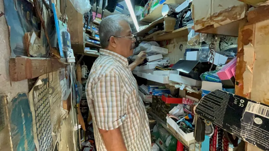 İskenderun'lu "Çakmak doktoru", 40 yıldır 2 metrekarelik dükkanda çalışıyor 2