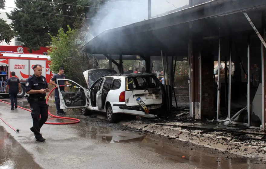 Atıl durumdaki yangın, arabayı yaktı 3 Atıl durumdaki yangın, arabayı yaktı 3