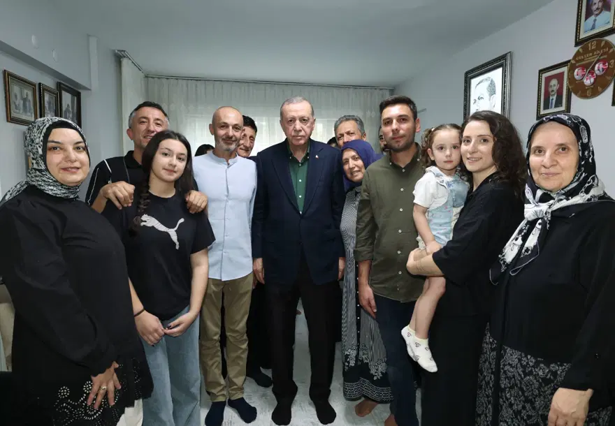Cumhurbaşkanı Erdoğan'dan, 15 Temmuz'da üç yakını şehit olan Muzaffer nineye ziyaret 3